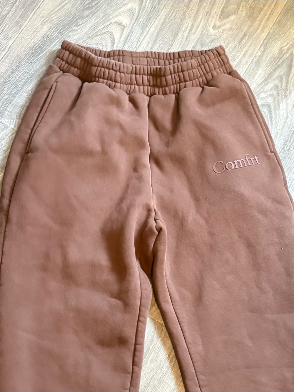 Comfrt Baggy Brown sweatpants - Picture 2 of 4